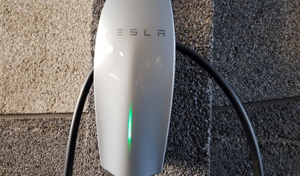 Wall connector på vägg