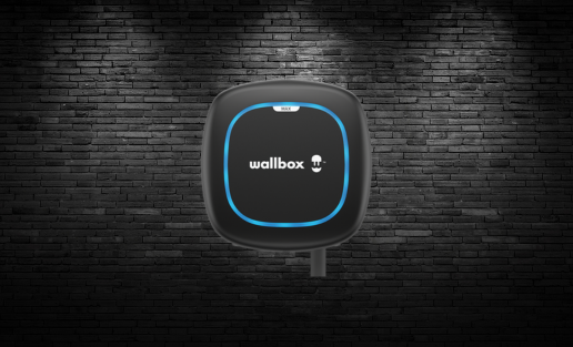 Wallbox på tegelvägg